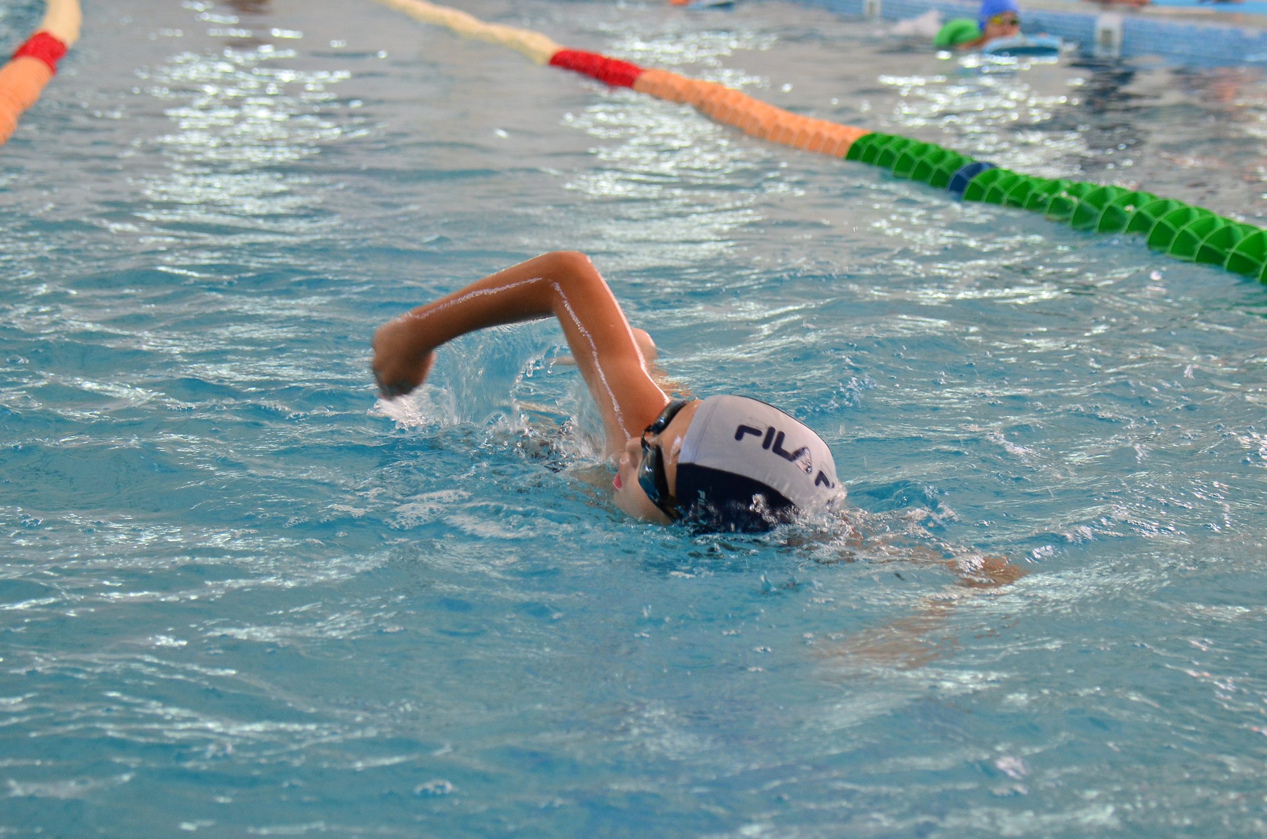 Етік пен колготки киген әйелдің жасырын камерасы